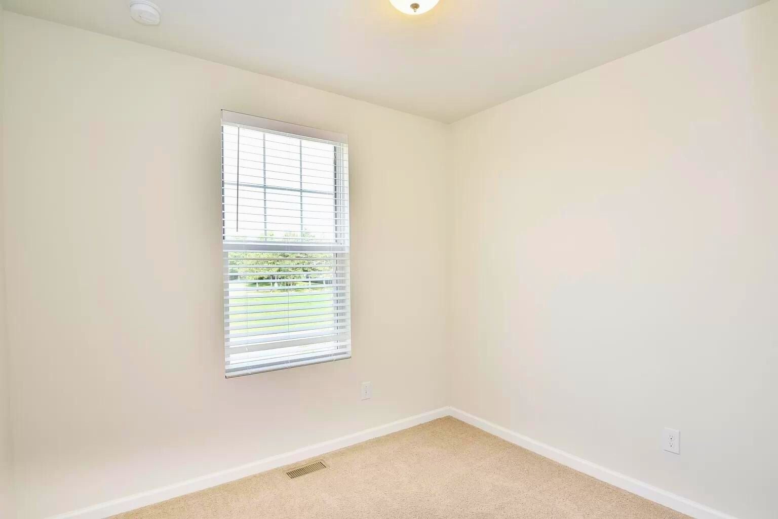 Building Photo - 863 Barclay Cir