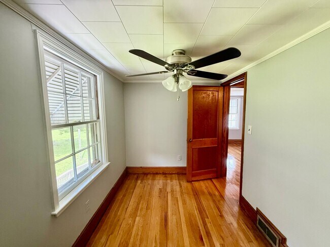 Building Photo - Four bedroom, 1.5 bath house in Graham -De...