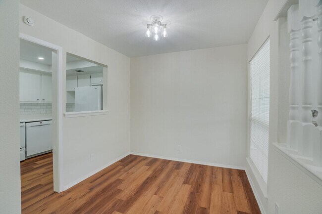 Building Photo - 2103 Pompton Dr