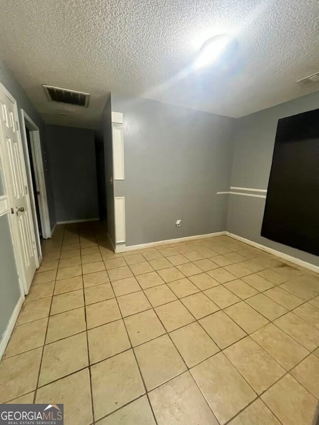 Building Photo - 460 Elm St