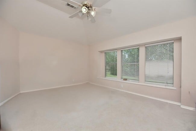 Building Photo - 3606 Chesapeake Ct