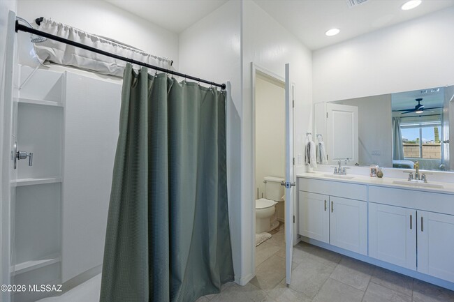 Building Photo - 958 W Calle Las Varitas