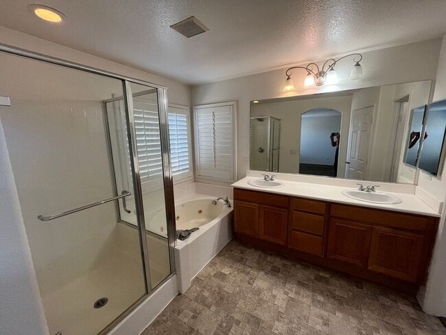 Building Photo - 35736 Emily Ave