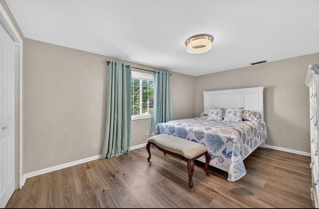 Building Photo - 7213 Isle Dr