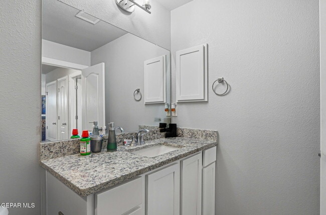 Building Photo - 13852 Paseo De La Luna Ave