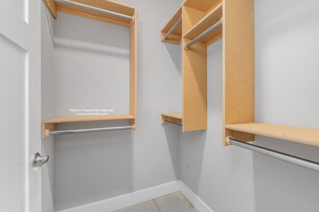 Building Photo - 2114 S Thatcher Ct