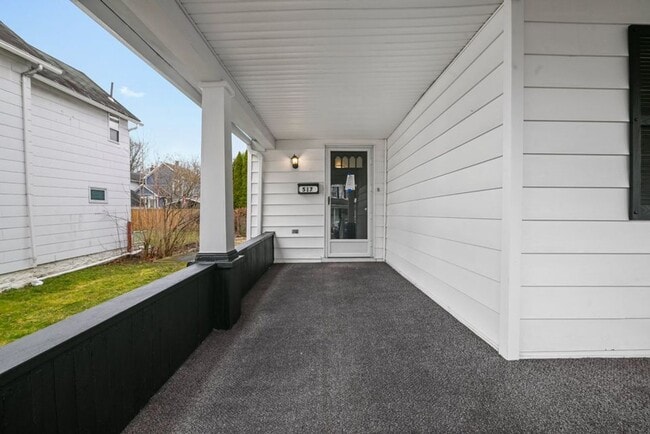Building Photo - Newly Renovated 4-Bedroom House with Moder...