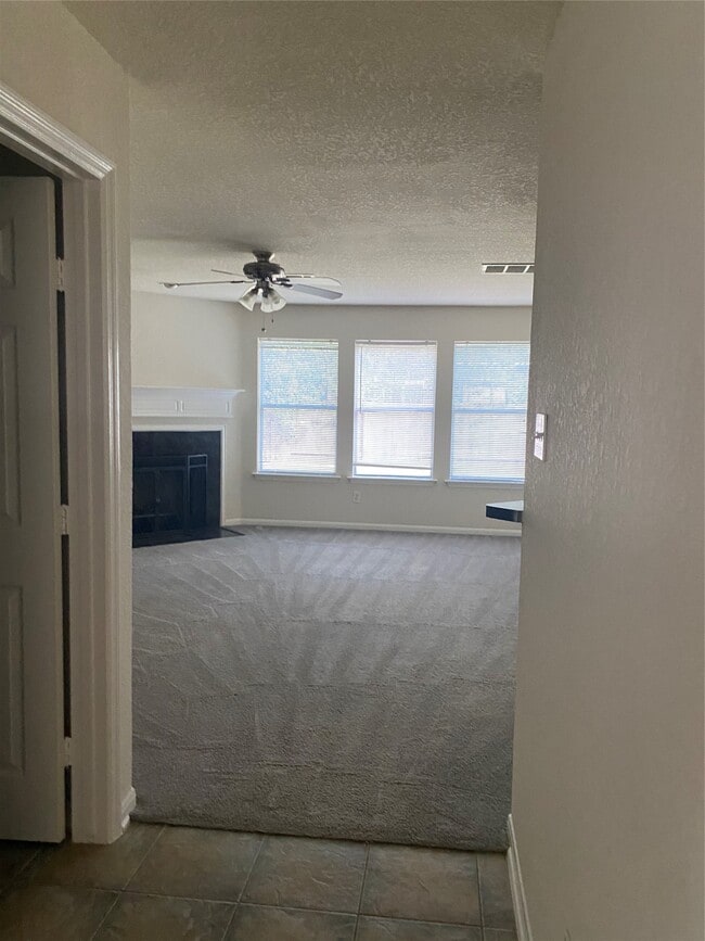 Building Photo - 42 Drifting Shadows Cir