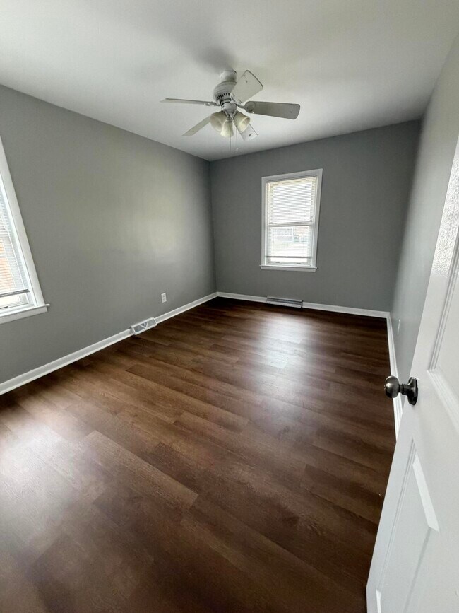 Building Photo - 611 Chestnut St