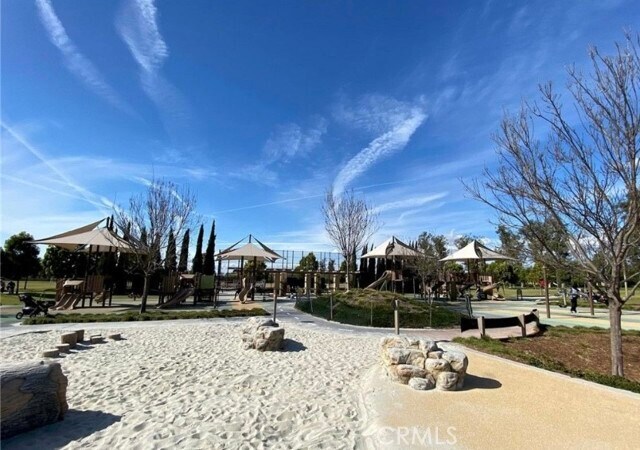 Building Photo - 111 Painted Trellis