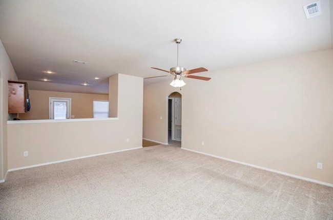Building Photo - Charming 3 Bed, 2 Bath Home | Fenced Yard ...