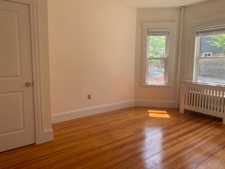 Building Photo - 52 Percival St