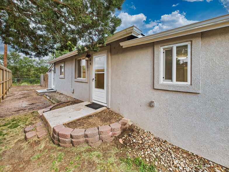 Primary Photo - 404 S Race St