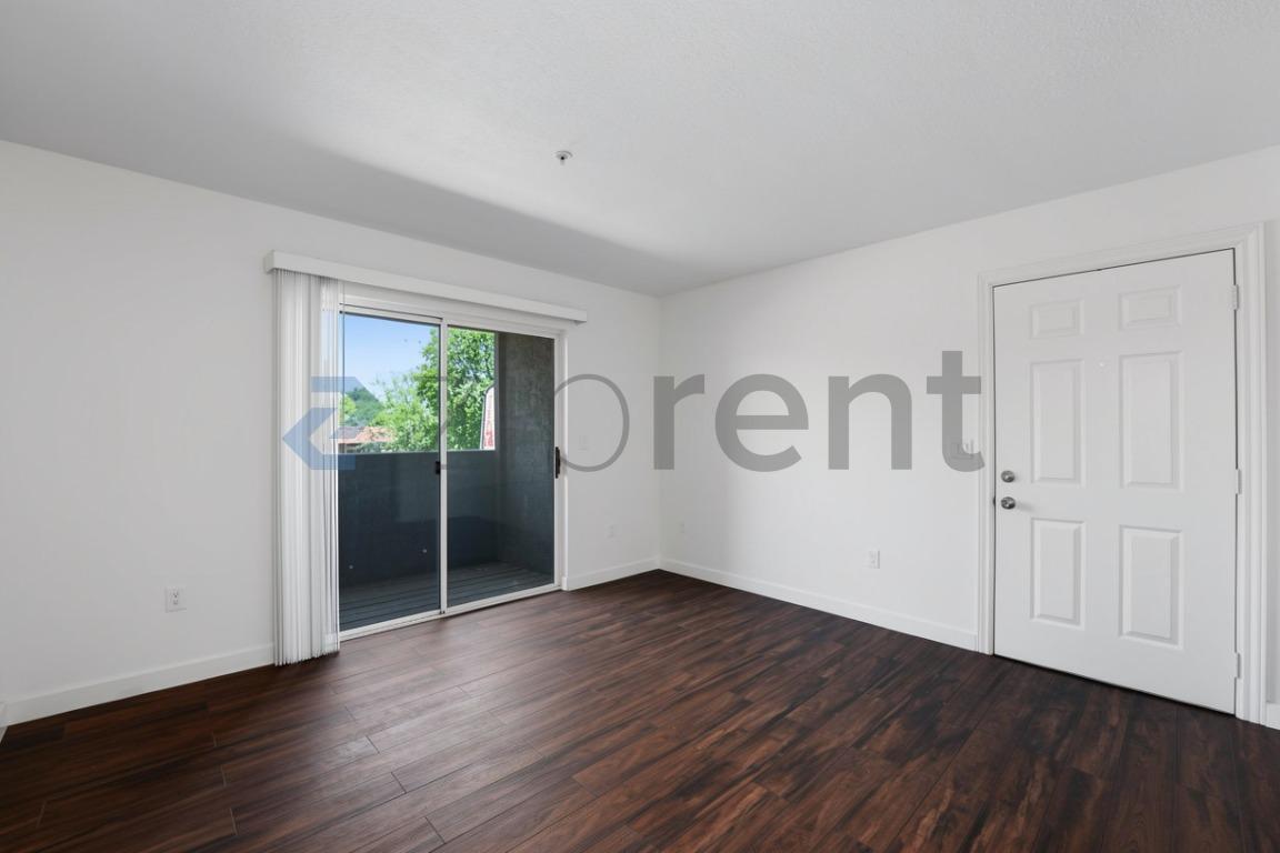 Building Photo - Unit B206