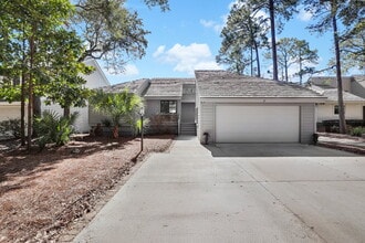 Building Photo - "Coastal Comfort Awaits: Spacious 3-Bed, 3-Bath Furnished Retreat in Moss Creek on the Marsh!"