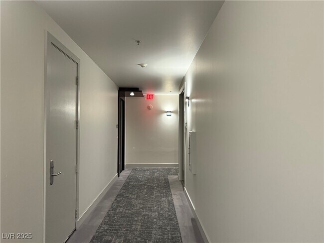Building Photo - 4575 Dean Martin Dr