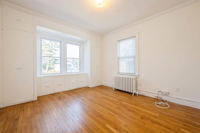 Building Photo - 130 Soundview Rd