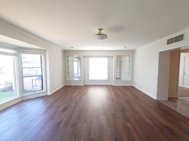 Building Photo - 3200 E Hampshire St