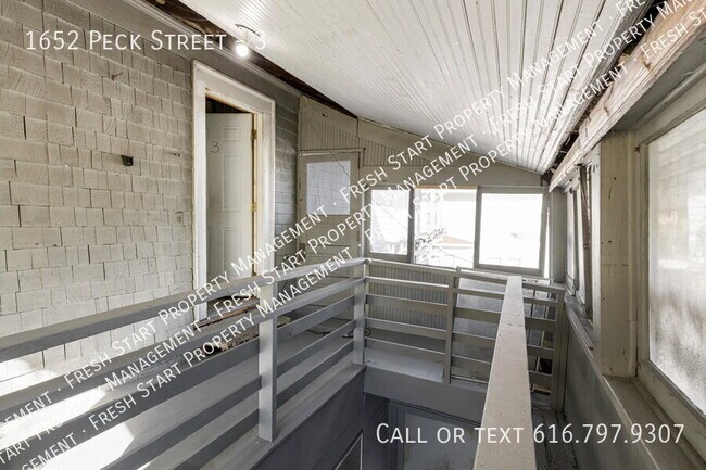 Building Photo - 1652 Peck St