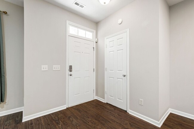 Building Photo - Raleigh Retreat: Modern 3BR Townhome with ...