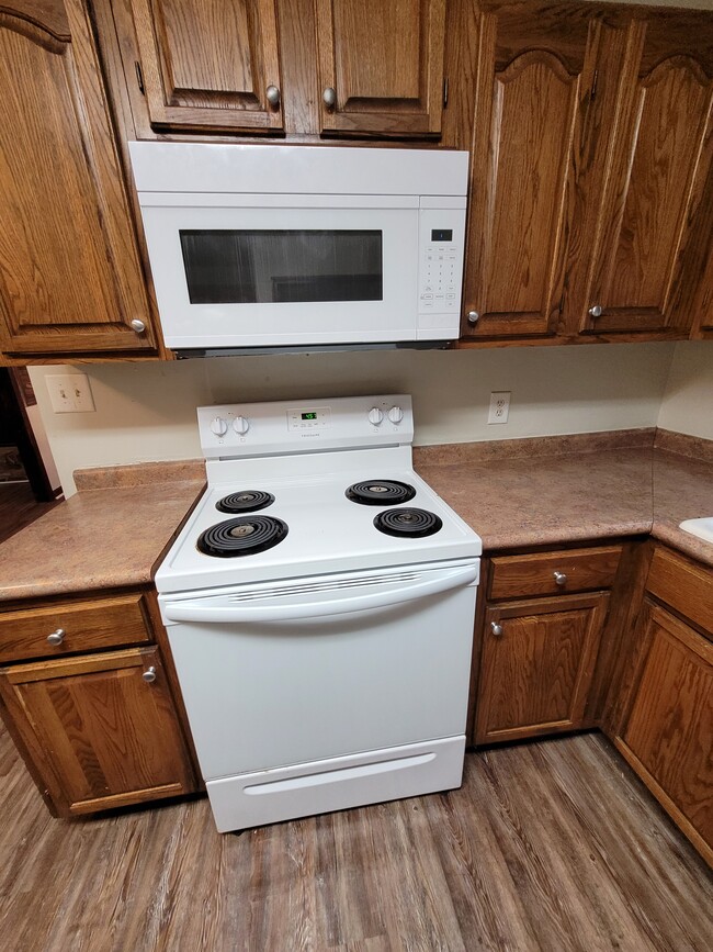 Stove / brand new microwave - 109 Wheeler Ct