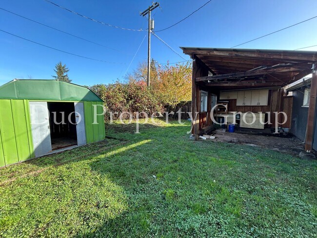 Building Photo - Bethel Danebo Home with Huge Yard and Storage