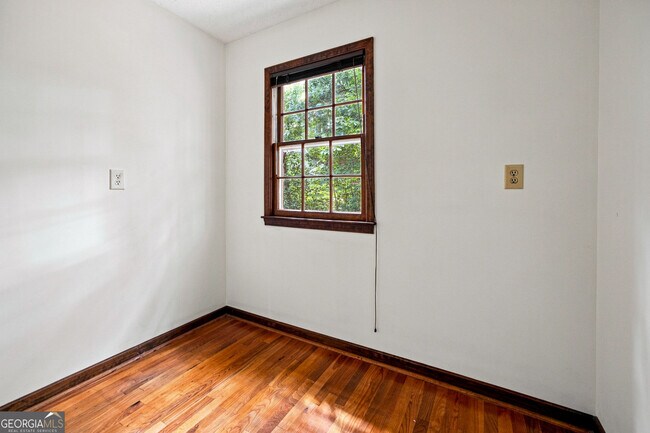 Building Photo - 965 Millbrook Ct