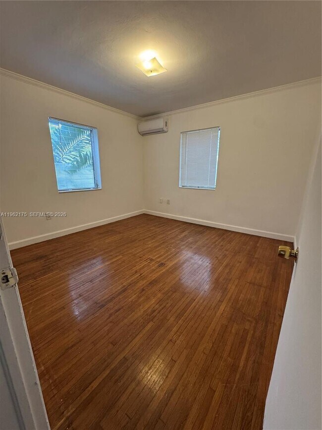 Building Photo - 300 Mendoza Ave