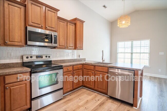 Building Photo - 108 Oak Shade Dr