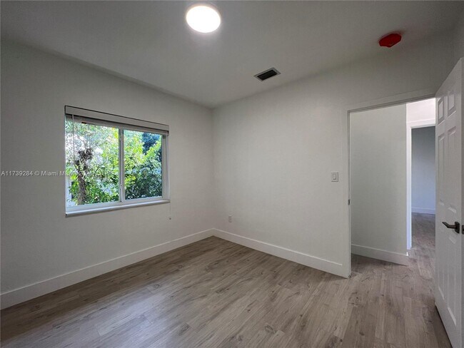 Building Photo - $2,395