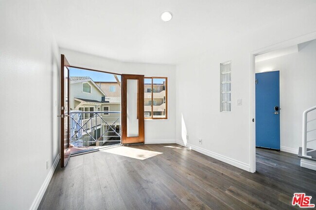 Building Photo - 2454 4th St