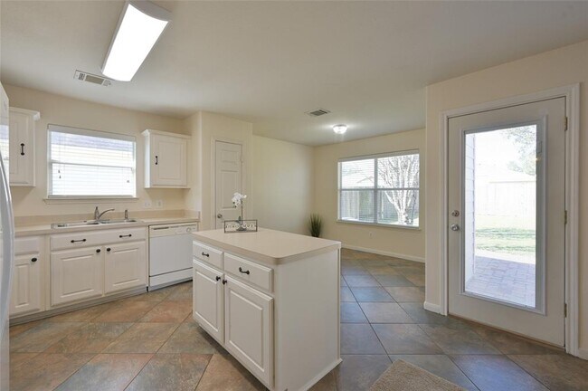 Building Photo - 28927 Rio Grande River Dr