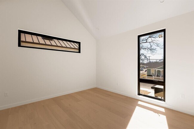 Building Photo - 3412 Gonzales St