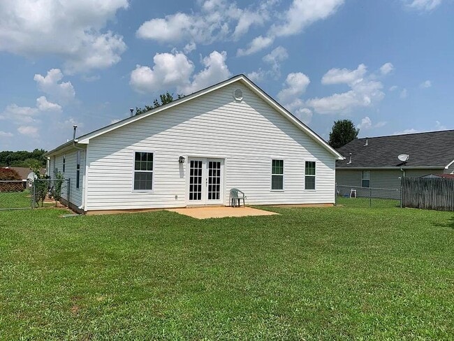 Building Photo - 511 Climbing Rose Ct