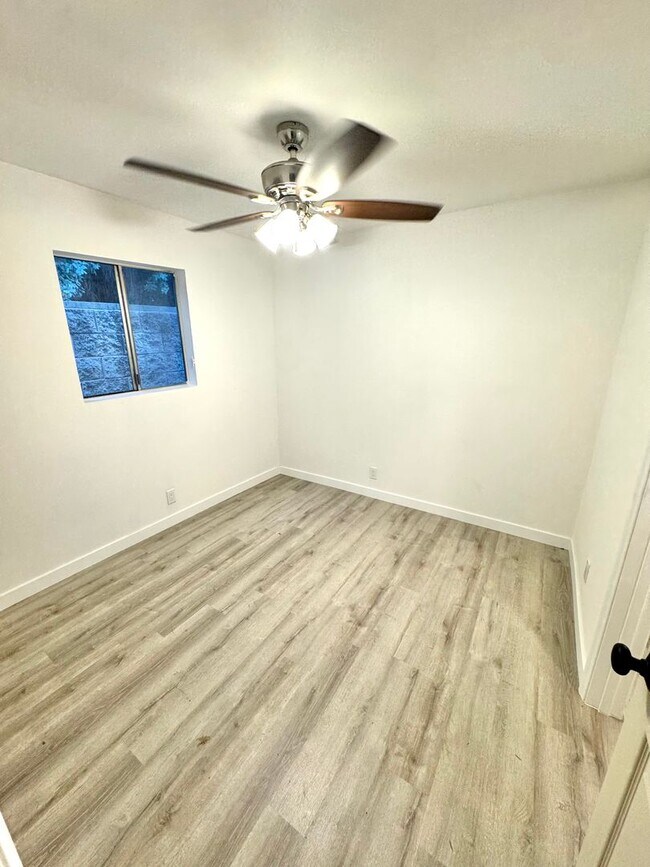 Building Photo - 3768-3768 1/2 Sheldon Dr