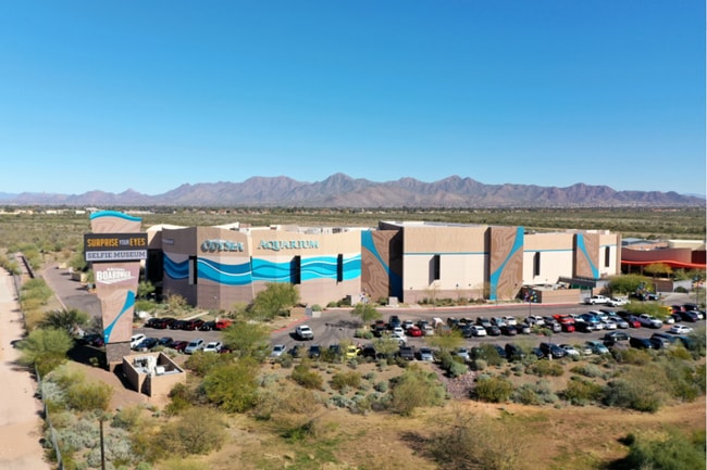 Building Photo - 4Bed/2.5Bath House at 56th/Cactus! $4499 MOVE-IN SPECIAL! Move-In Ready on 04/09/2026!