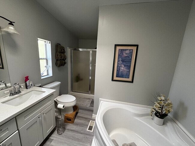 Master bathroom - 11026 Redwood Rd