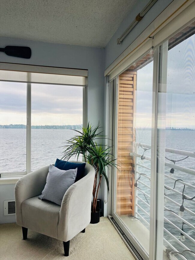 Building Photo - Kirkland Waterfront Condo Available Now! S...