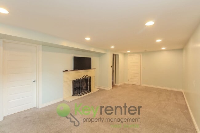 Building Photo - Stylish 4 Bedroom Steps from Shops, Cafes, and Parks **Rent Special**