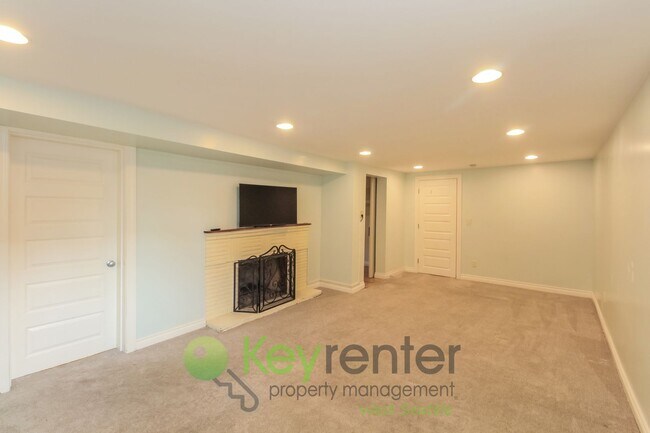 Building Photo - Stylish 4 Bedroom Steps from Shops, Cafes, and Parks