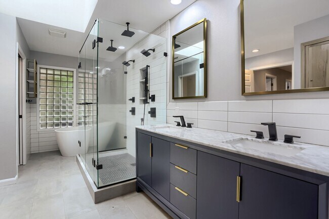 Building Photo - 15050 SW 141st Ave