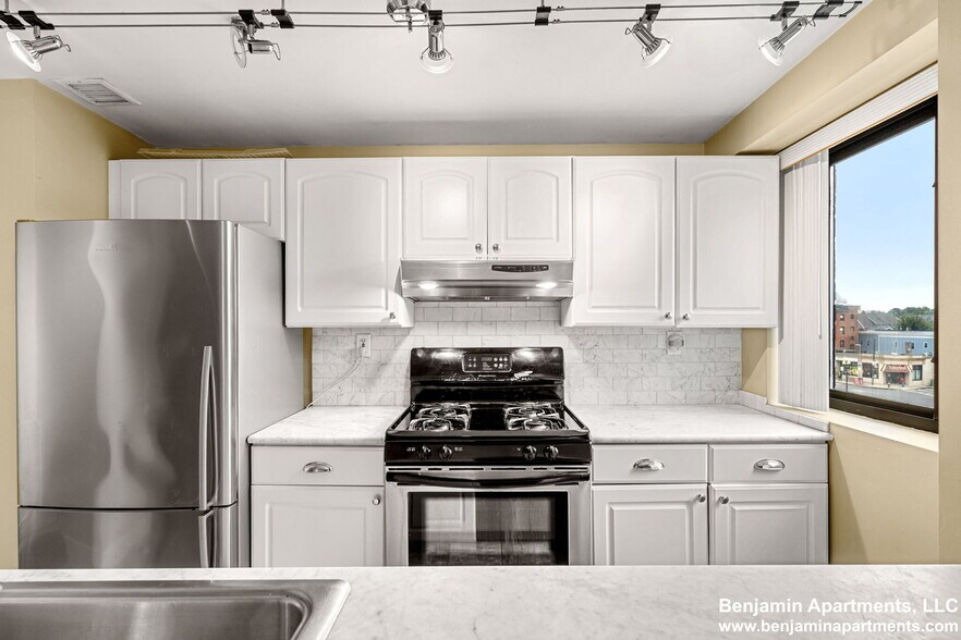 Primary Photo - 15 North Beacon St