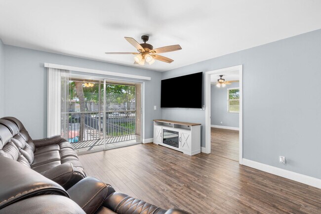 Building Photo - 8800 Royal Palm Blvd