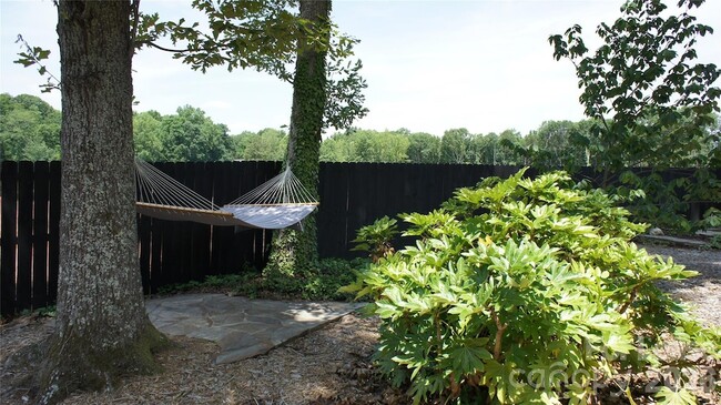 Building Photo - 4400 Woods End Ln