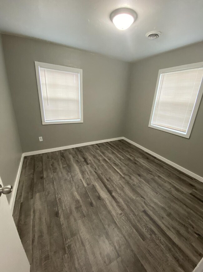 Building Photo - 1912 Overbrook Dr