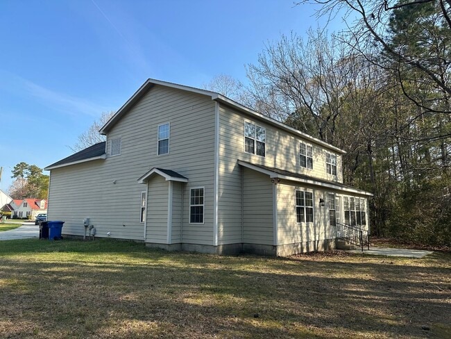 Building Photo - 204 Grandford Pl