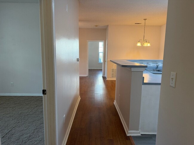 Building Photo - First Floor Condo - Estate at Westbury