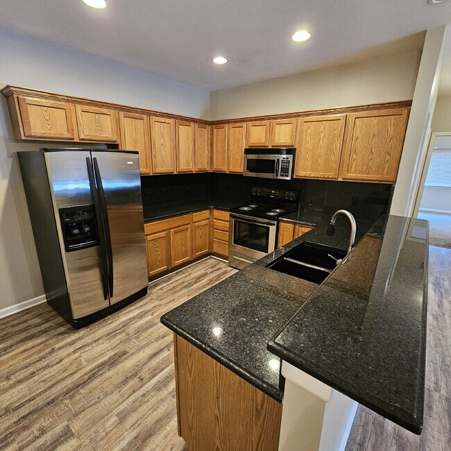 Building Photo - Spacious 2-Bedroom Townhouse with 2 Full Baths, Fireplace & Garage