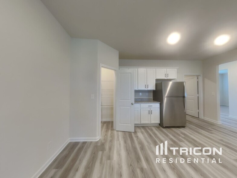 Building Photo - 255 Oliver Dr