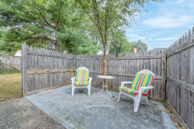 Building Photo - 2726 Applelane Ave